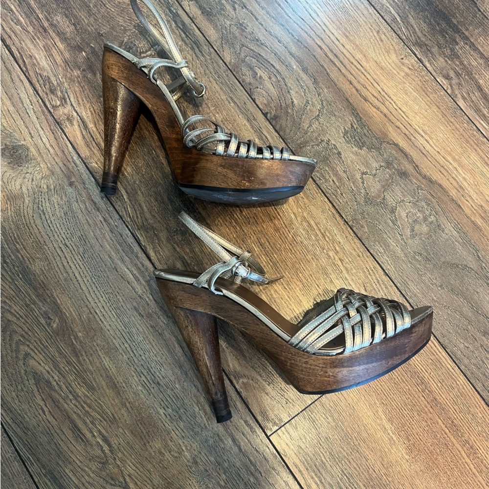 Miu Miu size vintage 40 goldish solid wood and leather platform heels